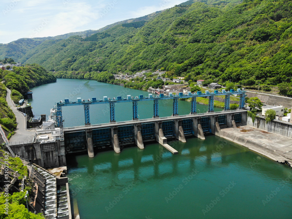 Naklejka premium 徳島県三好市 池田ダムの風景