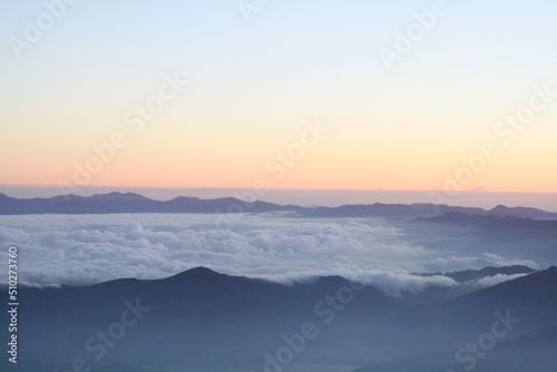 富士8合目から見た日の出直前の雲海