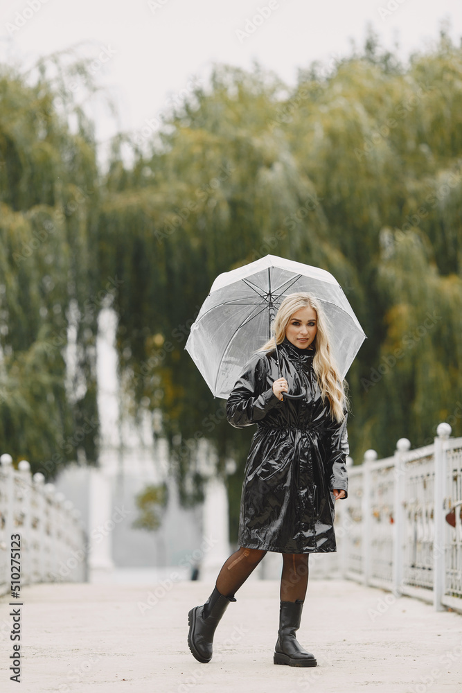 Elegant woman in a autumn park