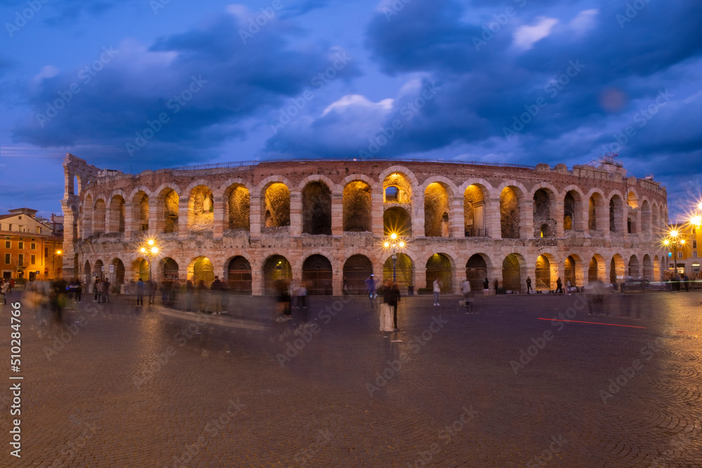 Fototapeta premium The Arena di Verona at night - Italy