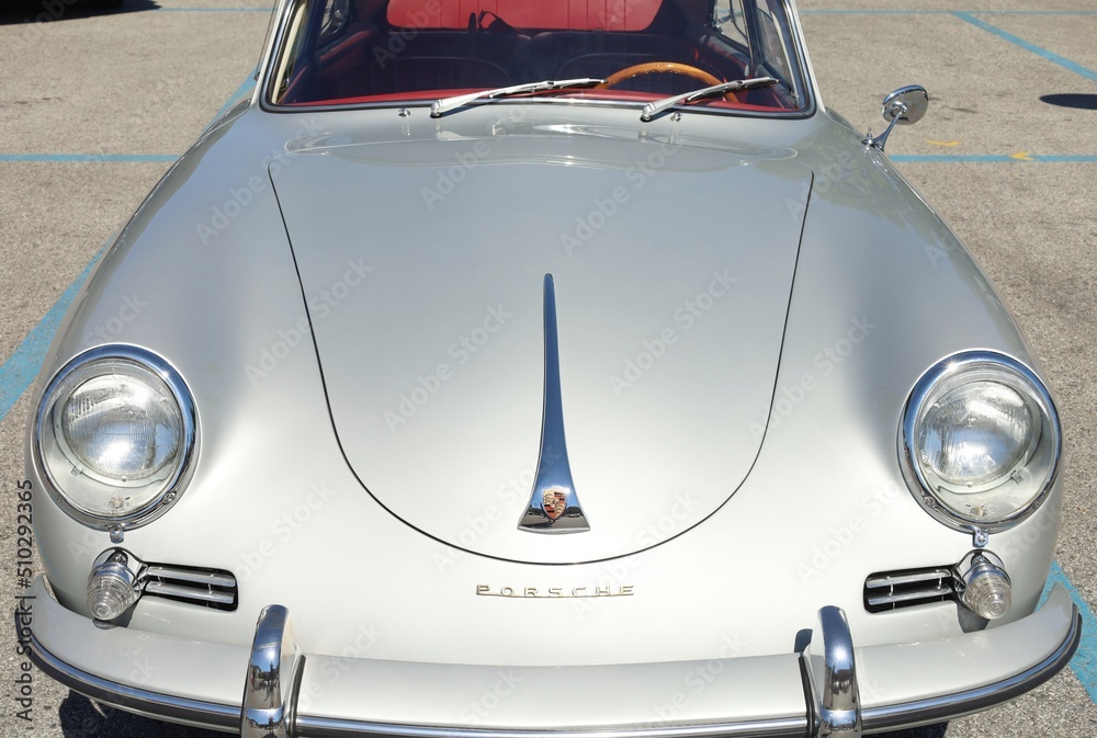 Foto de Udine, Italy. June, 11 2022. Porsche logo and brand name on the