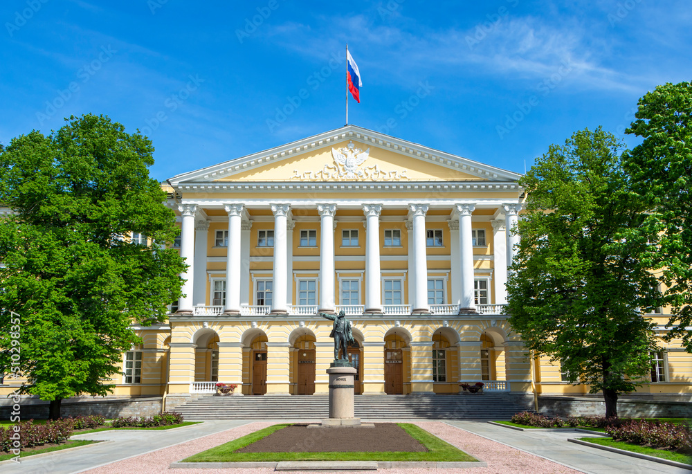 Obraz premium Saint-Petersburg, Russia - june 2022: administration building (Smolny institute) in St. Petersburg