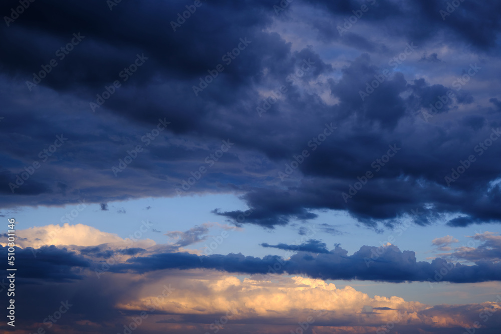 Obraz premium Thunderstorm dramatic clouds during evening sunset.