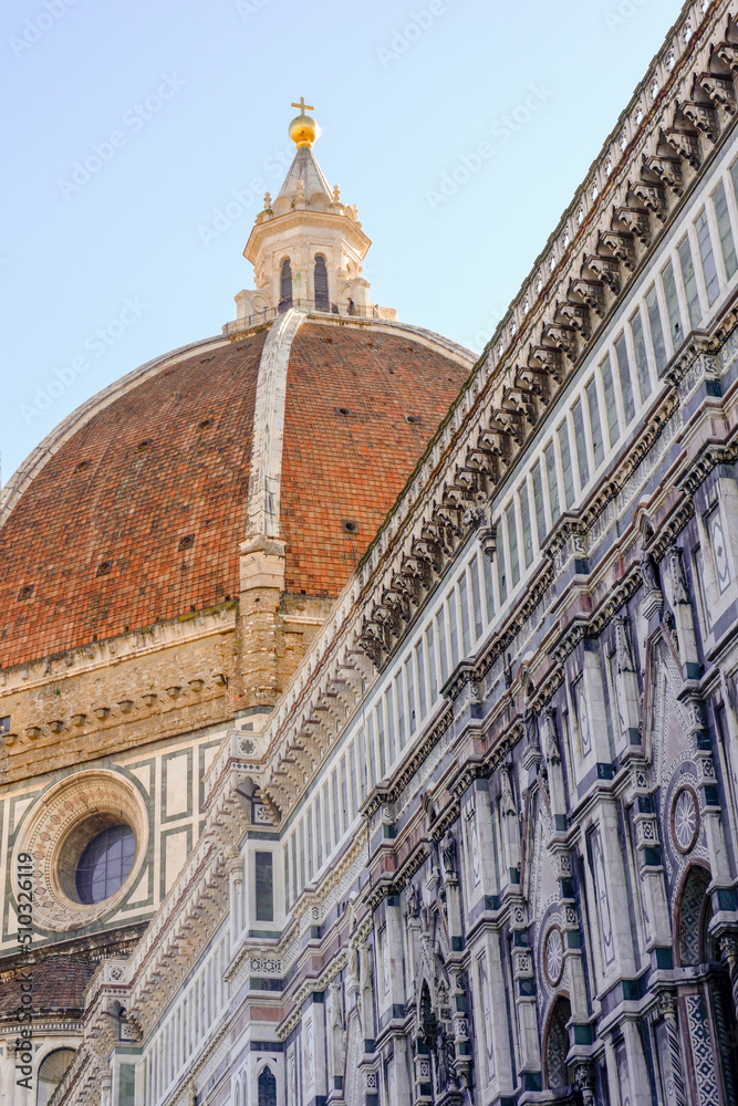 Uno scorcio della cupola del Brunellischi sul Duomo di Firenze