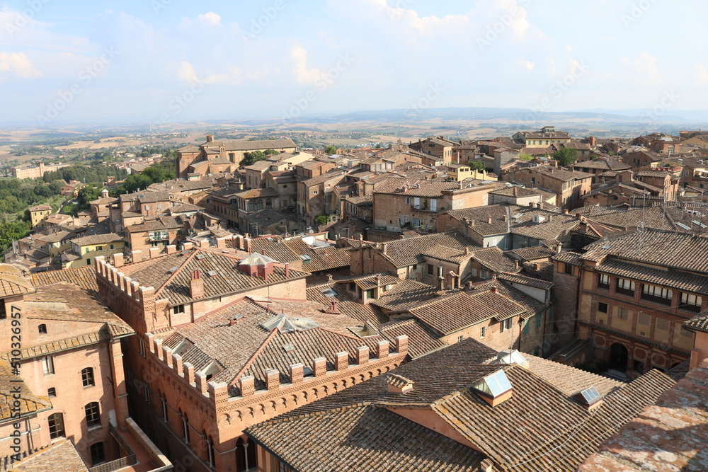Telhados da histórica cidade de Siena em Itália.