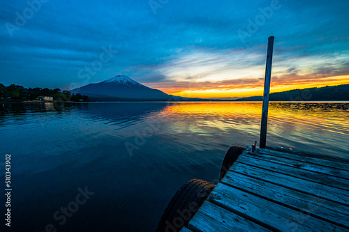 Fototapeta Naklejka Na Ścianę i Meble -  富士山と山中湖