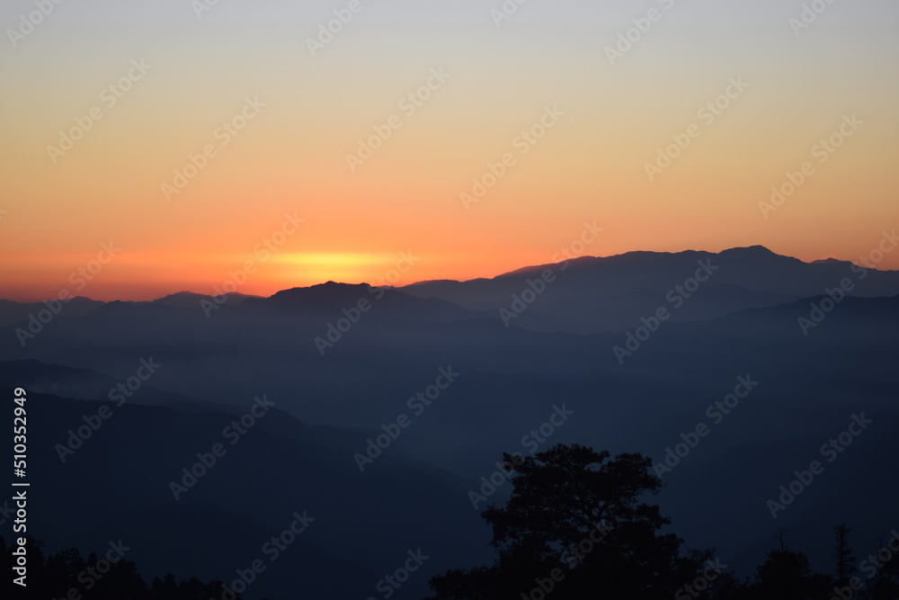 The sun setting to the west, location - Kedarkantha, Uttarakhand, shoot date - 21 Nov'21 The sun setting to the west, location - Kedarkantha, Uttarakhand, shoot date - 21 Nov'21