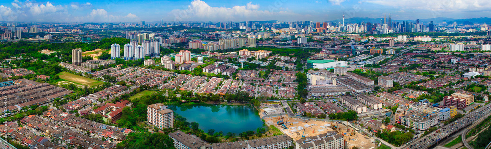 Fototapeta premium Aerial Panorama Cityscape of Kuala Lumpur, Malaysia(Shamelin)