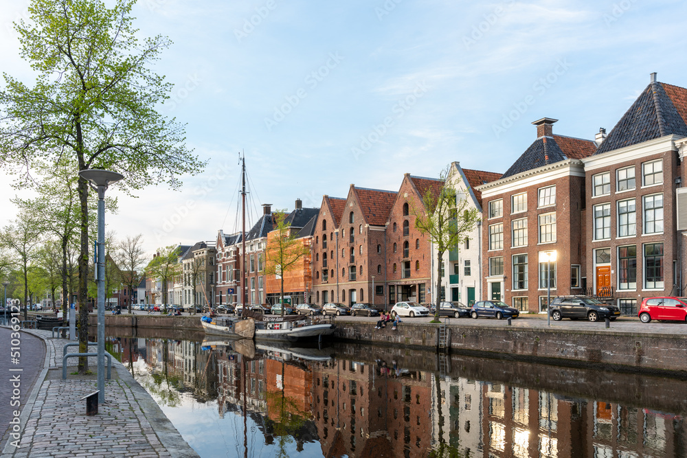 Obraz premium Ships along Hoge der A in Groningen (The Netherlands) - a hanseatic city famed for its trade.