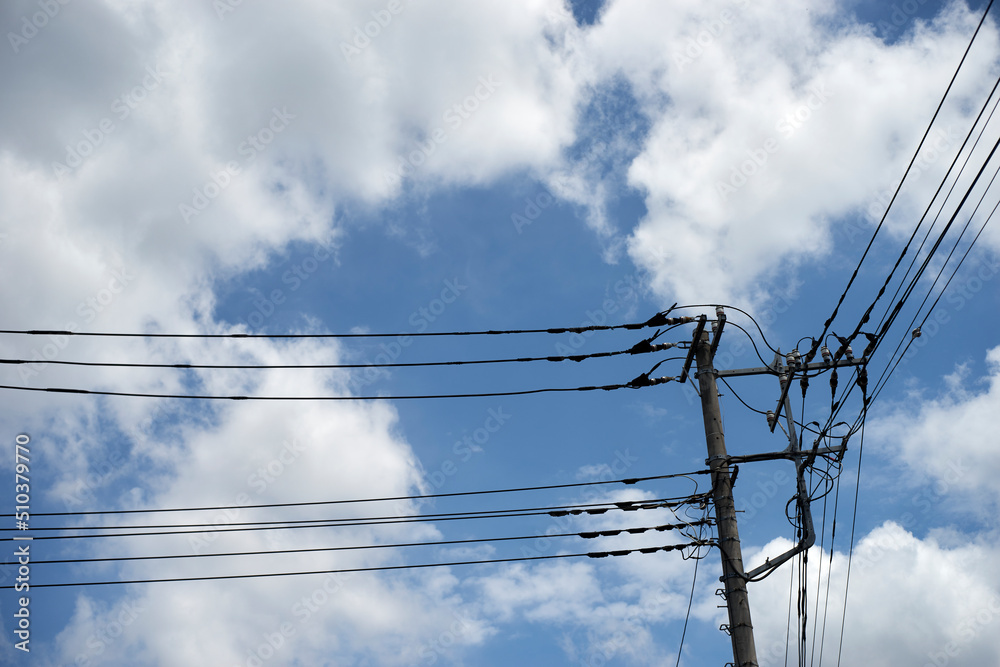 送電網・電力網・方向転換・電線・大空