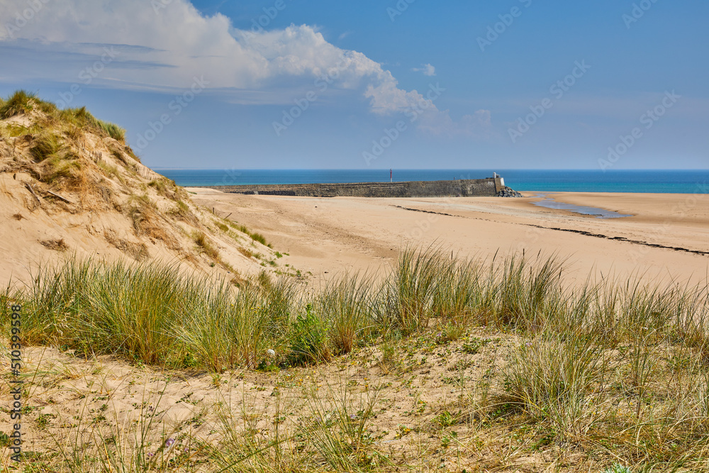 Image of Carteret Plage with sand dunes and the harbour wall