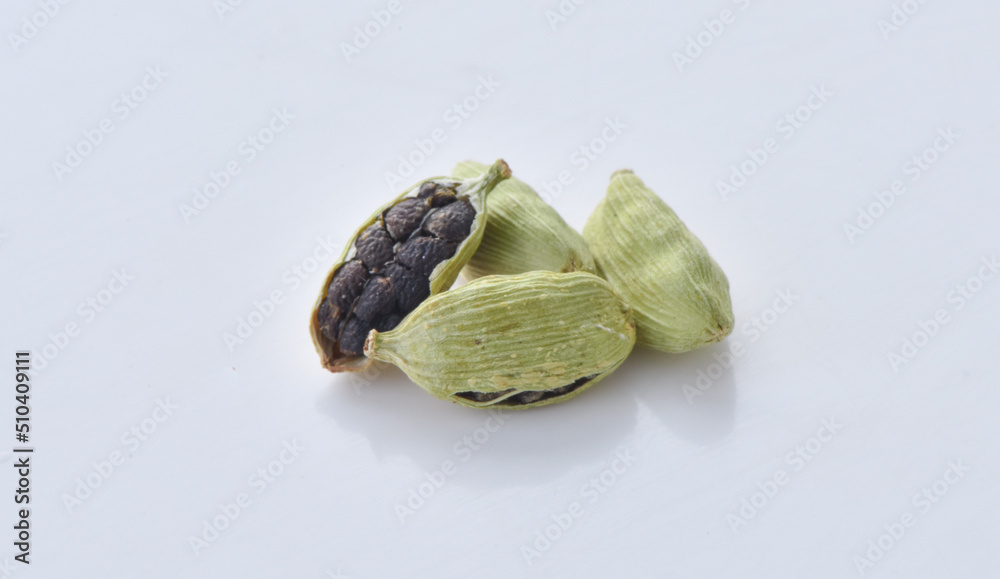 Cardamom / Green Cardamom, is a natural and organic herb. Cardamom / Green Cardamom, is a natural and organic herb.