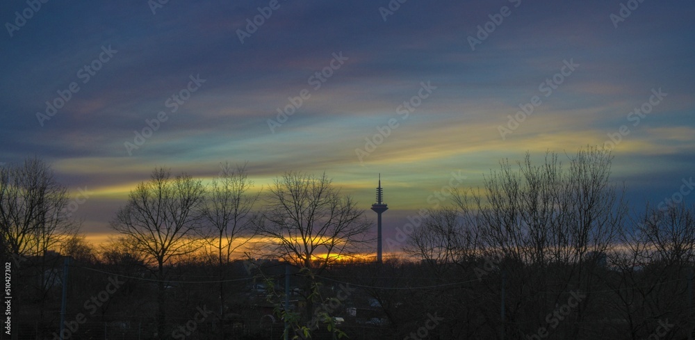 atardecer con vistas a torre ciudad francfort atardecer con vistas a torre ciudad francfort
