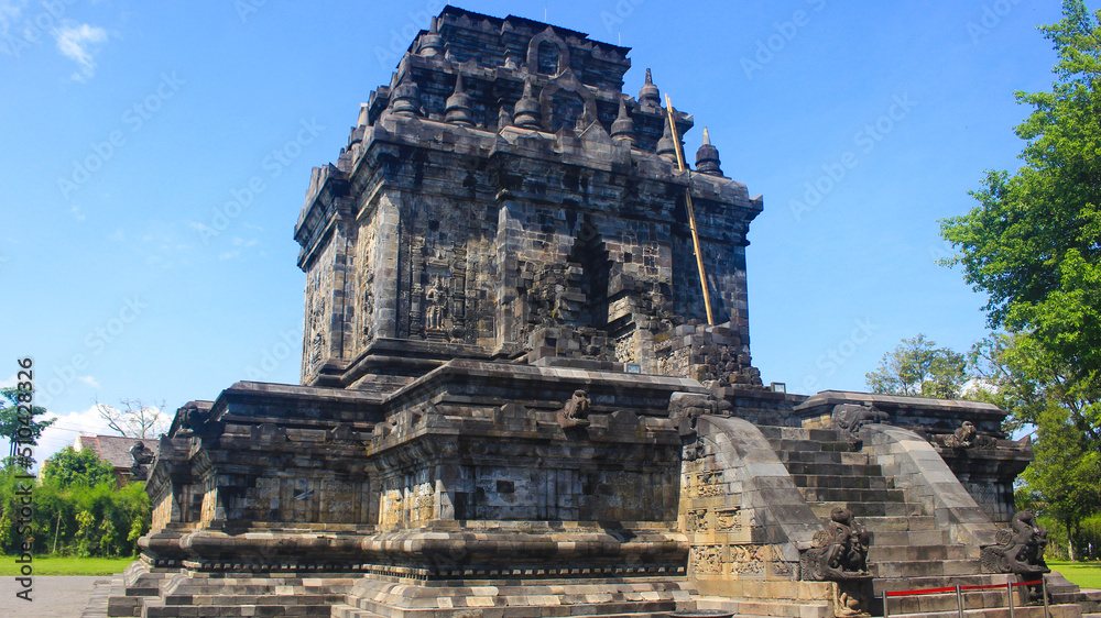 Naklejka premium The exoticism of Mendut Temple in Indonesia with a beautiful blue sky background, is a Buddhist temple. Mendut Temple was founded during the reign of King Indra of the Syailendra dynasty.