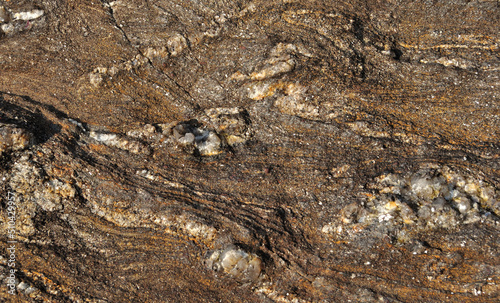 Textura de rocha desgastada pela água do mar, erosão marítima na pedra com linhas de movimento photo