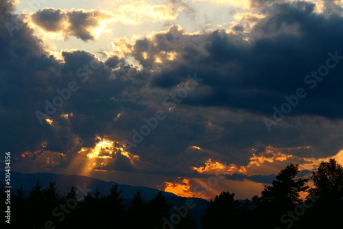 Wolkengebilde über der Abendlandschaft