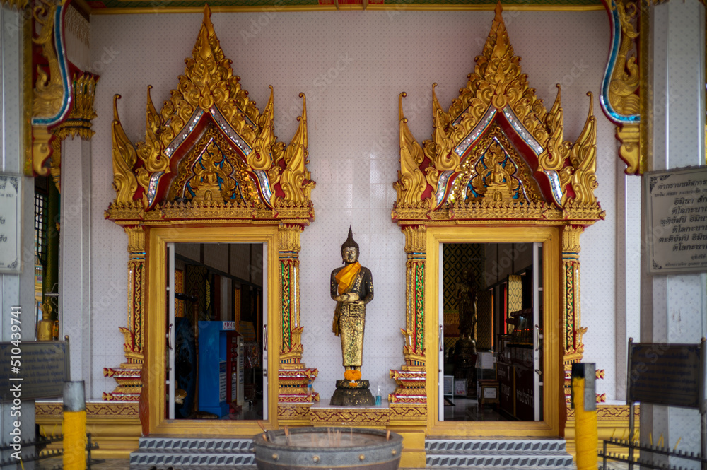Chorakhe Noi, Bang Sao Thong District, Samut Prakan, 22 May, 2022.  Wat Sri Waree Noi. A golden entrance gate of Thai traditional buddhism style temple
