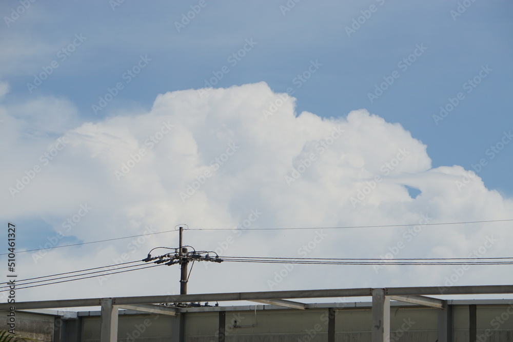 Obraz premium 空に夏雲