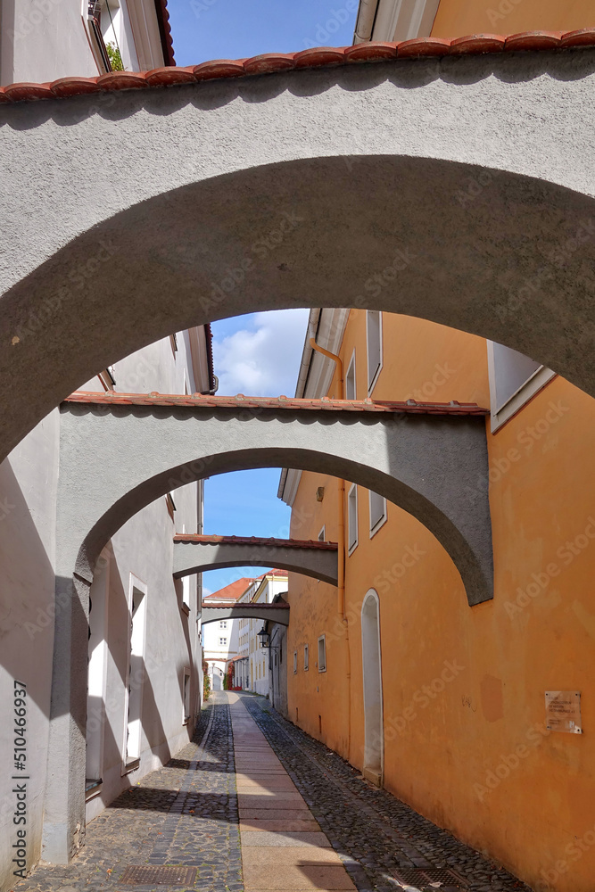 Obraz premium Gasse mit Boegen in Goerlitz