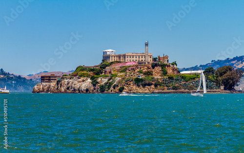 Fototapeta Naklejka Na Ścianę i Meble -  view of alcatraz island from san francisco bay