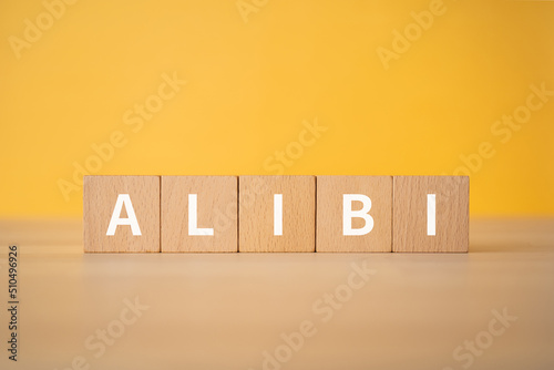 アリバイのイメージ｜「ALIBI」と書かれたブロック