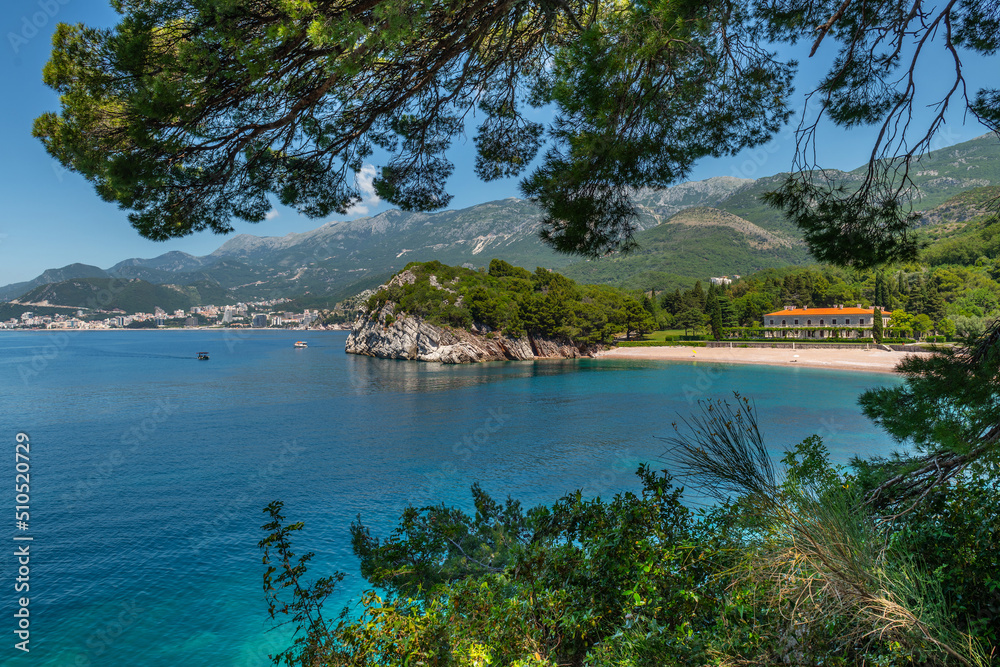 Obraz premium The picturesque coast of Montenegro and the Adriatic Sea on a summer day