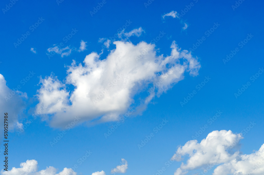Obraz premium cloud in the blue sky on a summer day