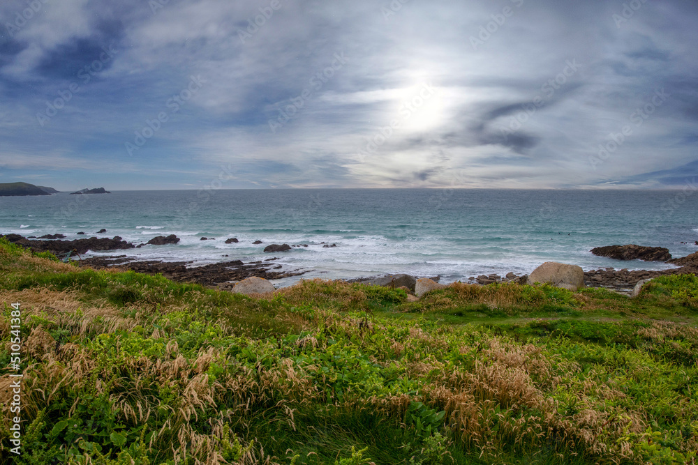 Ein Abend an der Küste in Cornwall, England Ein Abend an der Küste in Cornwall, England