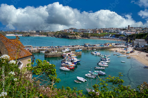 Blick auf den kleinen Hafen von Newquay, Cornwall, England