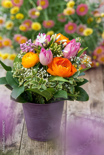 Fototapeta Naklejka Na Ścianę i Meble -  Colorful spring flower bouquet