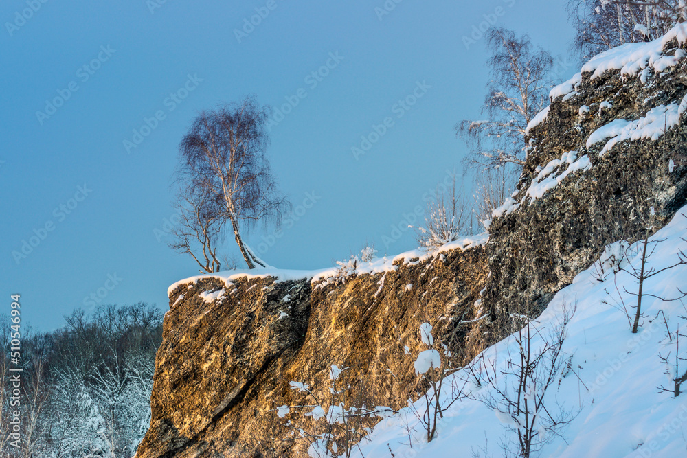 snow on the rocks