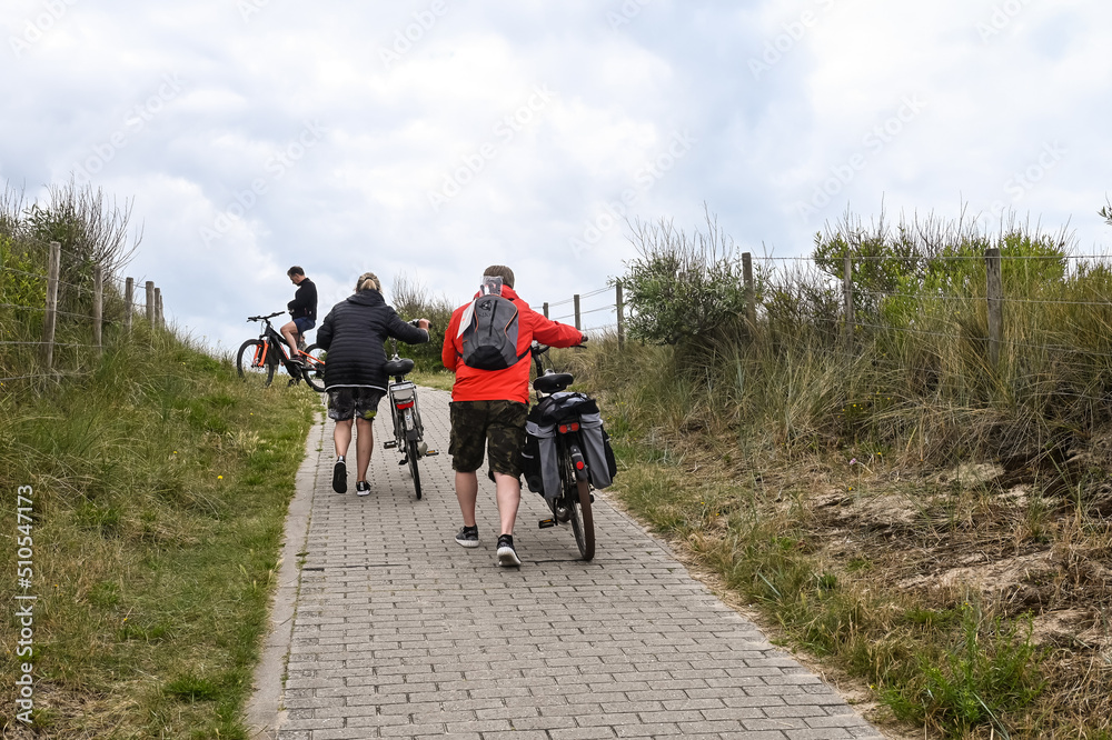 Naklejka premium couple retraités pensionné pension velo cote belge Belgique cycliste