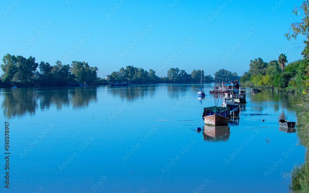 Obraz premium boats on the river