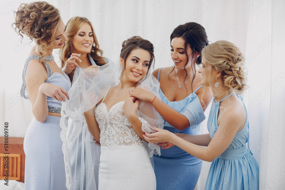 Naklejka premium bride with bridesmaids