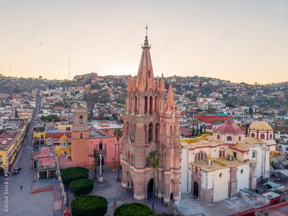 Fototapeta premium San Miguel de Allende in Guanajuato, Mexico. Aerial view at sunrise