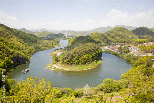 an island resembling the Korean Peninsula