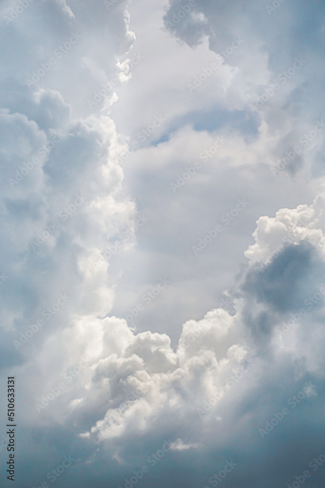 Fototapeta premium blue sky with white fluffy cumulus clouds close up