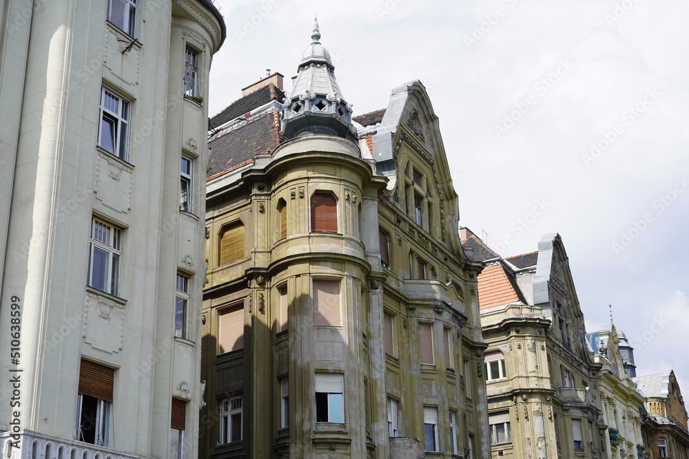 Fototapeta premium Alte Häuserzeile in Budapest