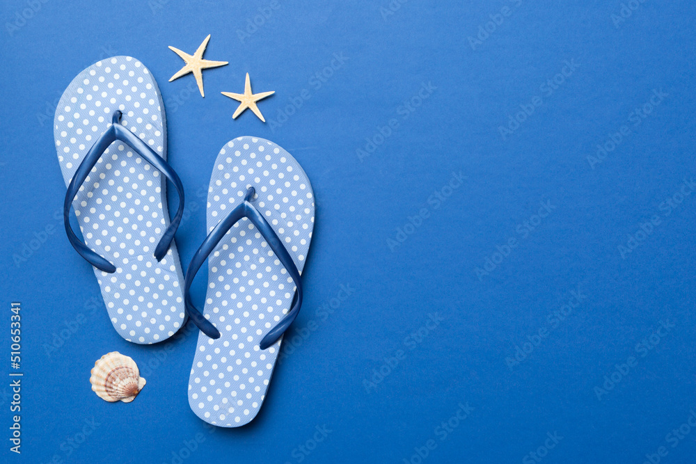 Flat lay composition with flip flops and seashell on colored background. Space for text top view - obrazy, fototapety, plakaty 