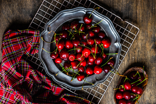 Foto Summer organic sweet cherry berries