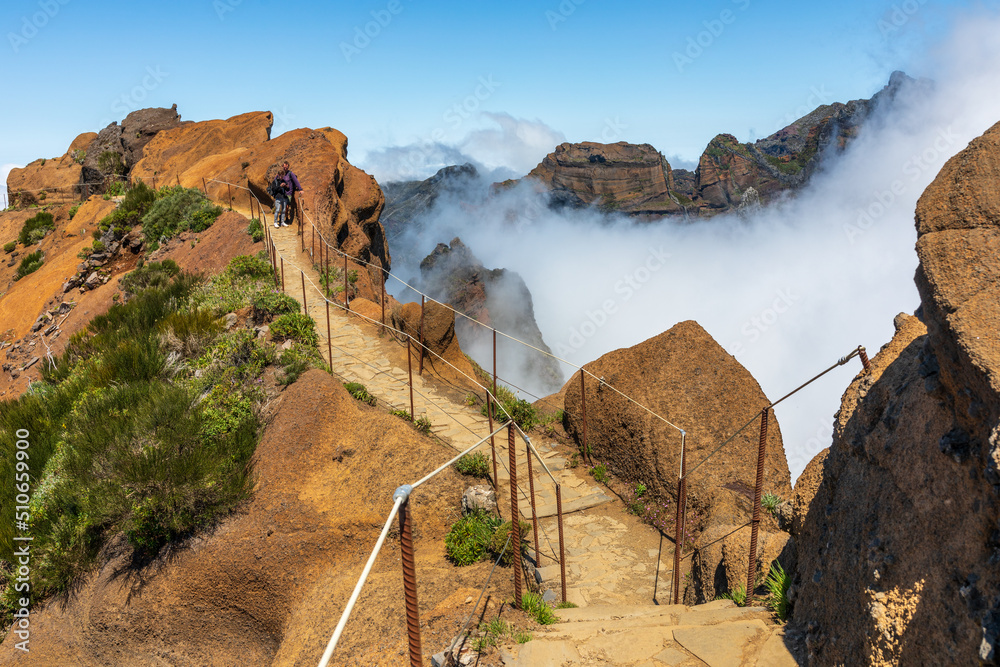 Krajobraz Madery - szlak na Pico Ruivo - obrazy, fototapety, plakaty 
