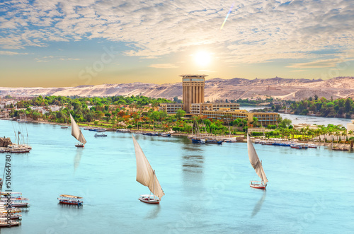 Obraz na płótnie Sailboats of the Nile, beautiful sunset over Aswan city, Egypt w salonie
