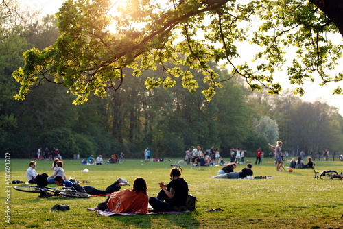 Ruhige Abendstimmung im Sommer im Treptower Park photo