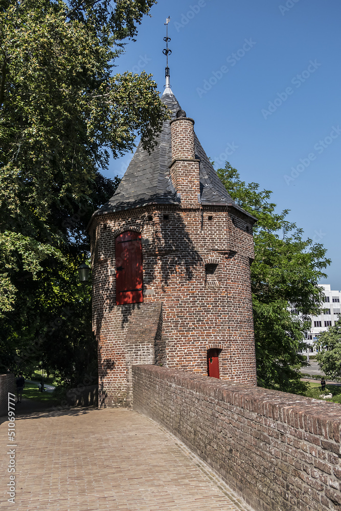 Picturesque medieval Monnikendam - water gate was built around 1420 as part of the second city wall from 1380 - 1451. The gate consists of two towers connected by an arch. Amersfoort, the Netherlands.