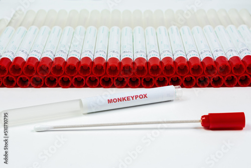 Test PCR pour dépistage de la variole du singe.
Ecouvillons. Inscription 
