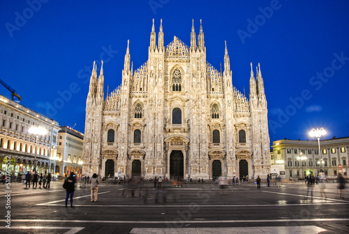 Italie Milan patrimoine tourisme Piazza del Duomo nuit © JeanLuc