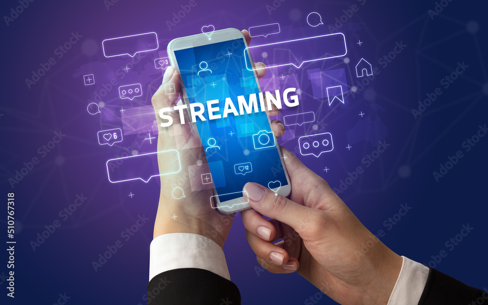 Obraz premium Hand using smartphone with social media concept