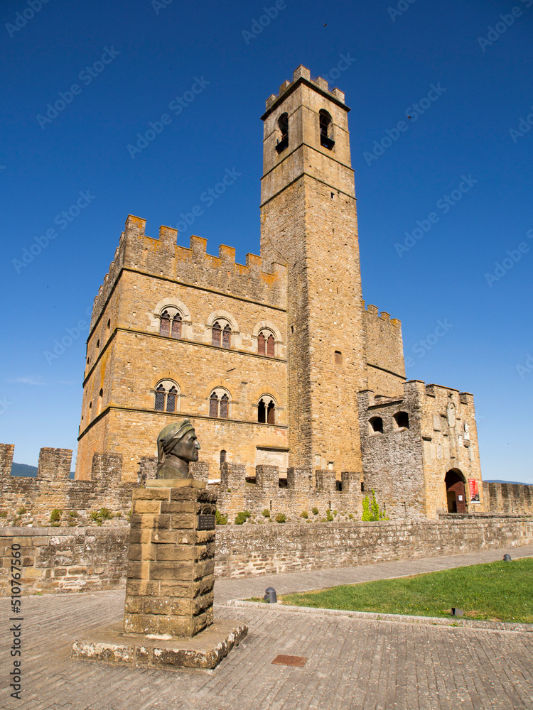 Italia, Toscana, provincia di Arezzo, il paese di Poppi,il castello dei Conti Guidi.