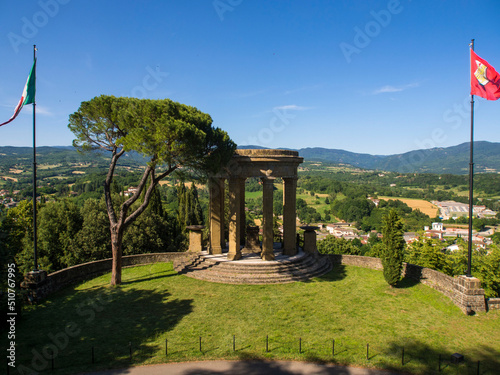 Italia, Toscana, provincia di Arezzo, il paese di Poppi,il memoriale dei caduti della prima guerra mondiale. photo