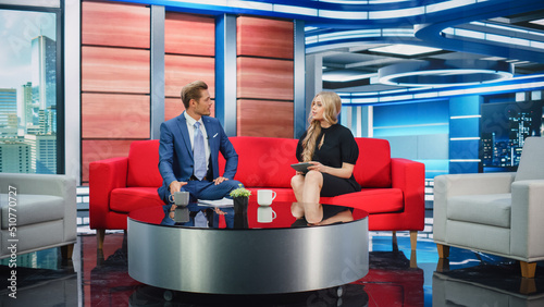 Fotografie Talk Show TV Program and News Discussion: Two Cheerful Presenters Talk, Have Fun